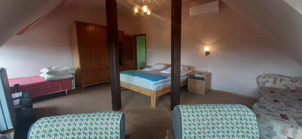 Hotel Nagy Vendeghaz à Bytom Extérieur photo