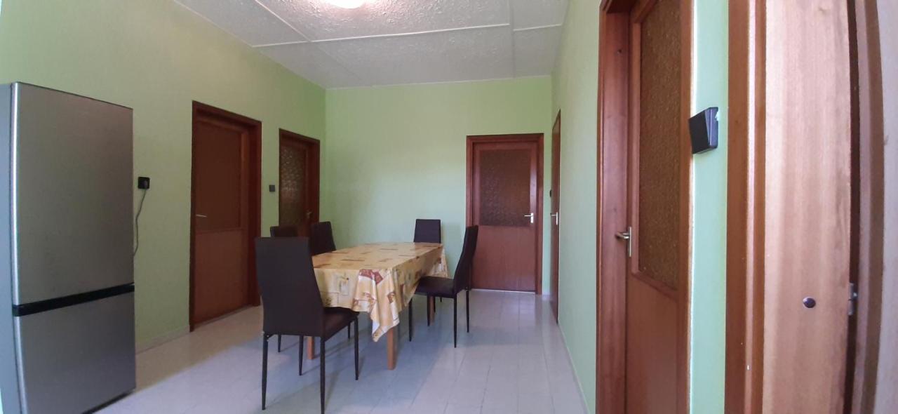 Hotel Nagy Vendeghaz à Bytom Extérieur photo
